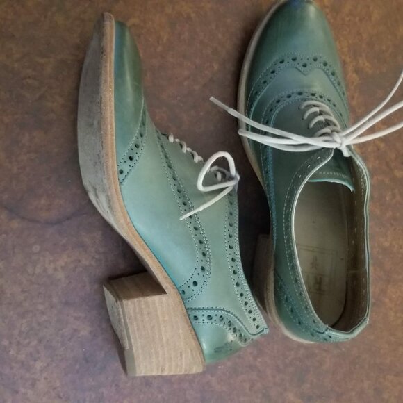 Fabulous Frye wingtips, size 7.5 B - Picture 4 of 9